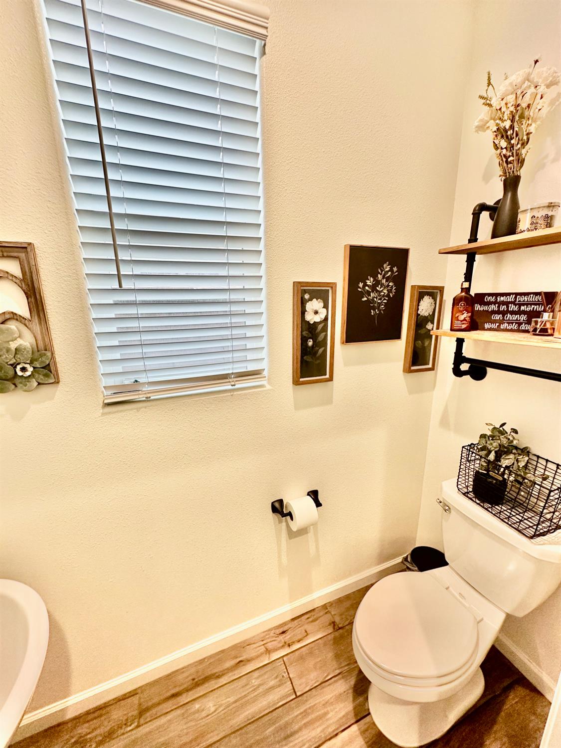 905 Wishon Ave W, Madera, CA 93636