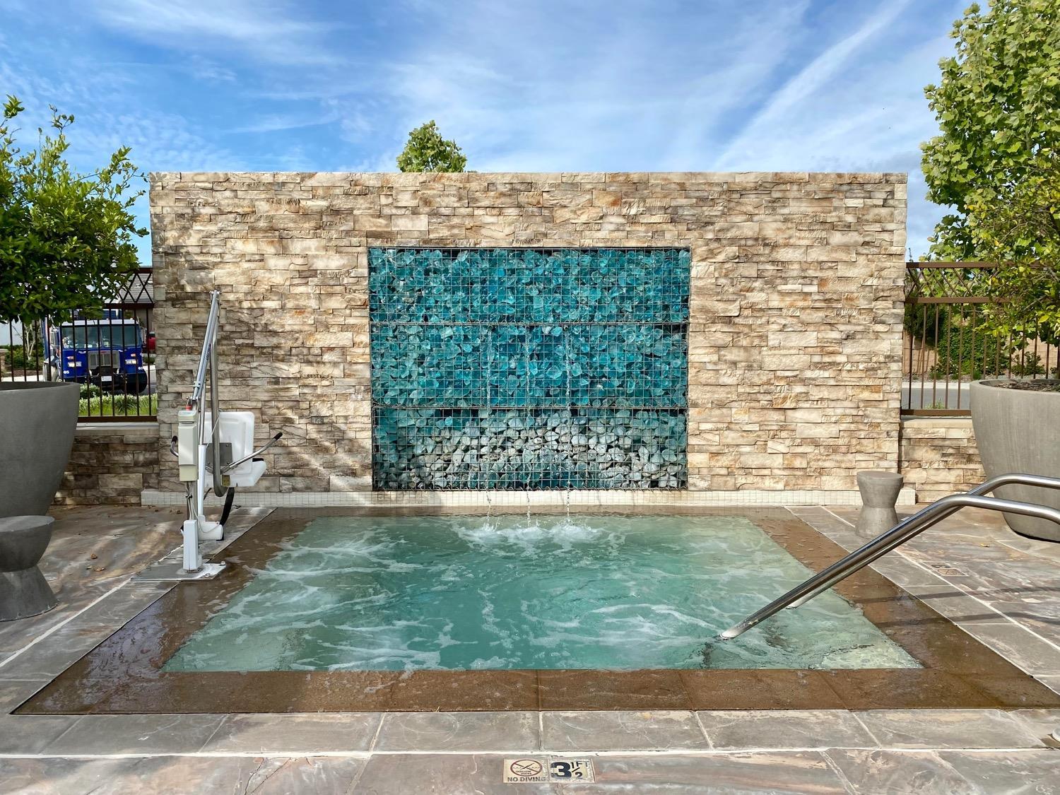 905 Wishon Ave W, Madera, CA 93636