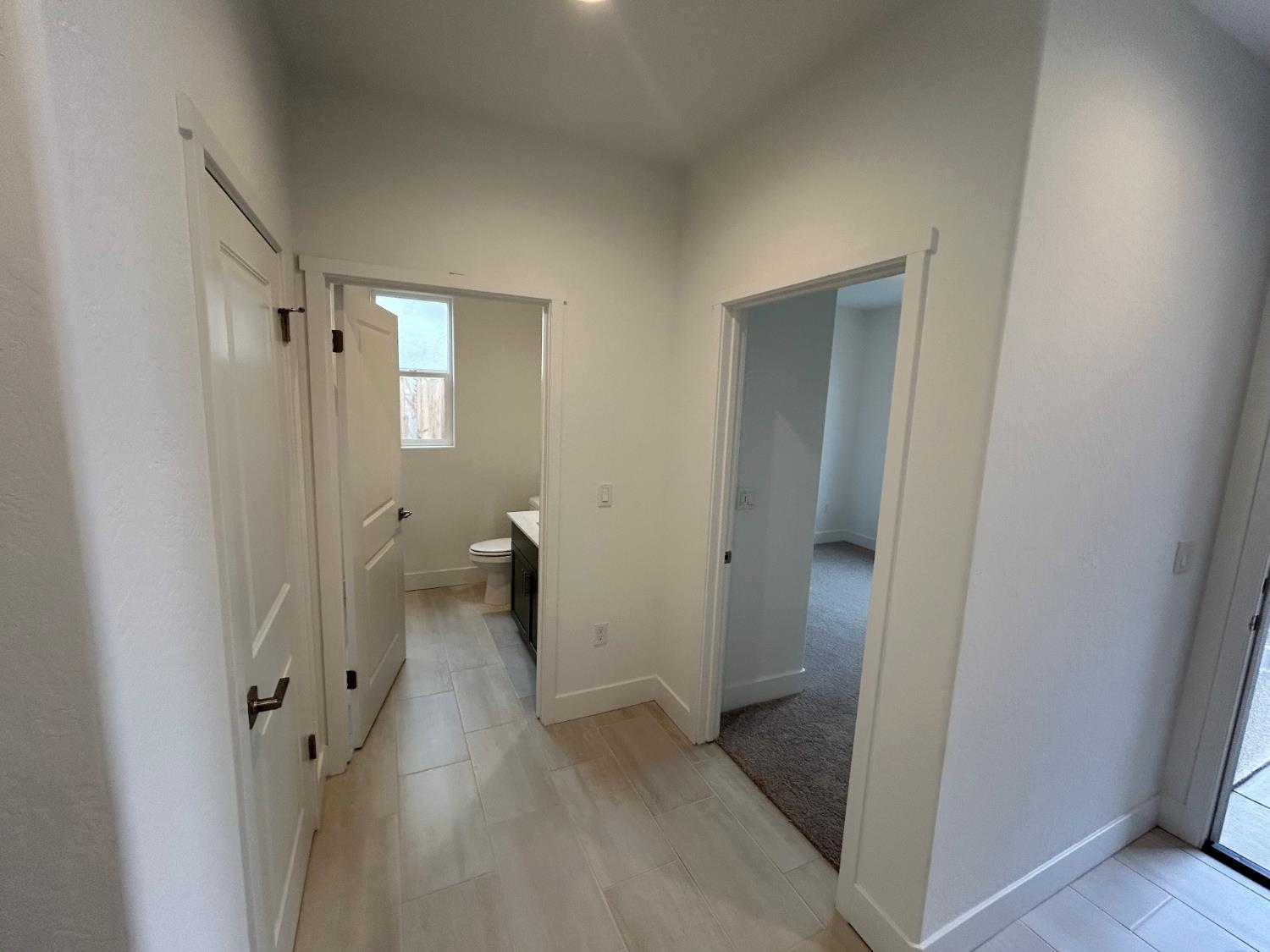 2882 E Corteza Dr, Fresno, CA 93730