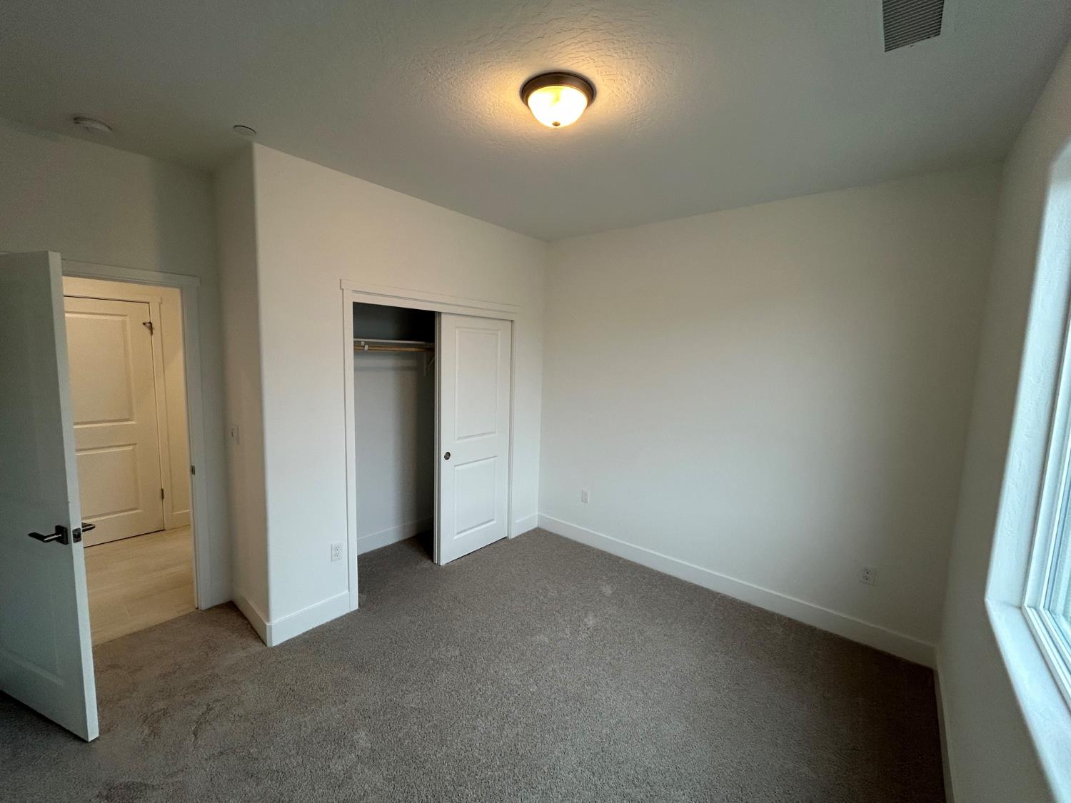 2882 E Corteza Dr, Fresno, CA 93730