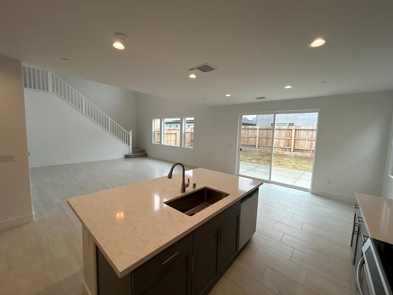 2882 E Corteza Dr, Fresno, CA 93730