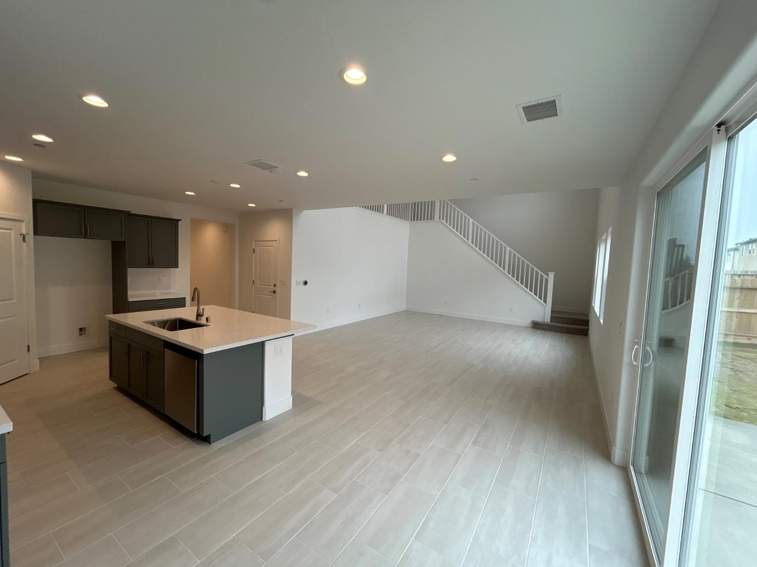 2882 E Corteza Dr, Fresno, CA 93730