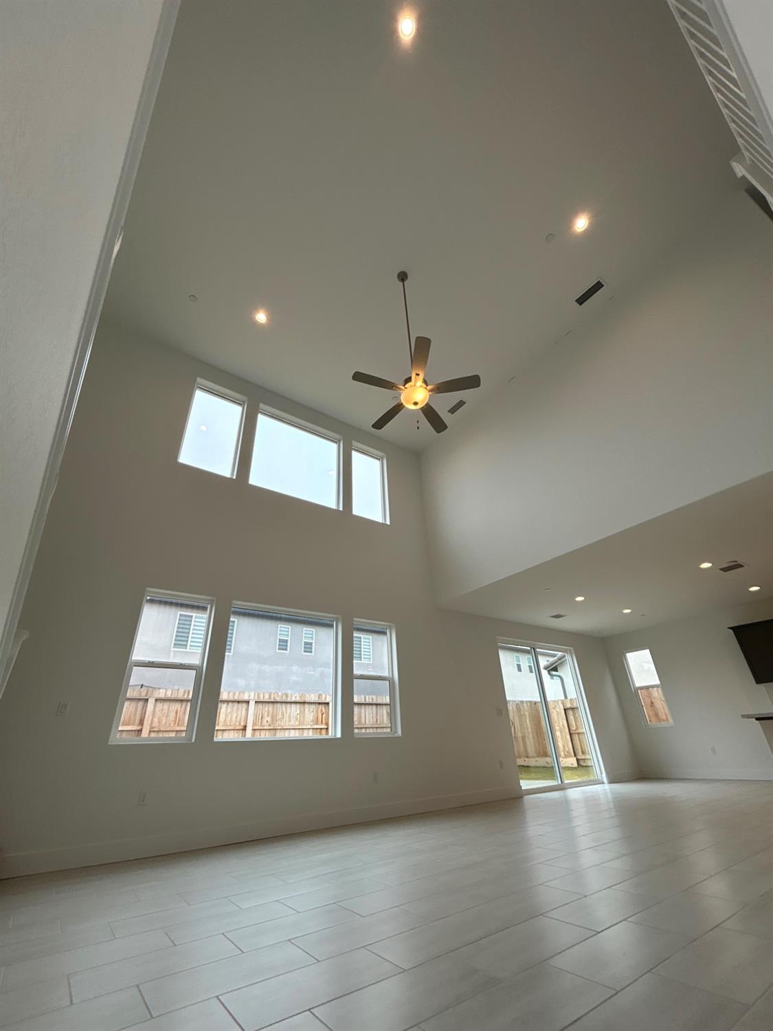 2882 E Corteza Dr, Fresno, CA 93730