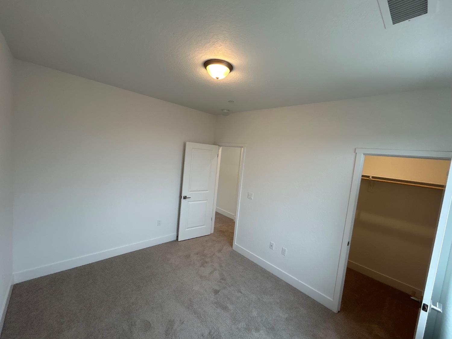 2882 E Corteza Dr, Fresno, CA 93730