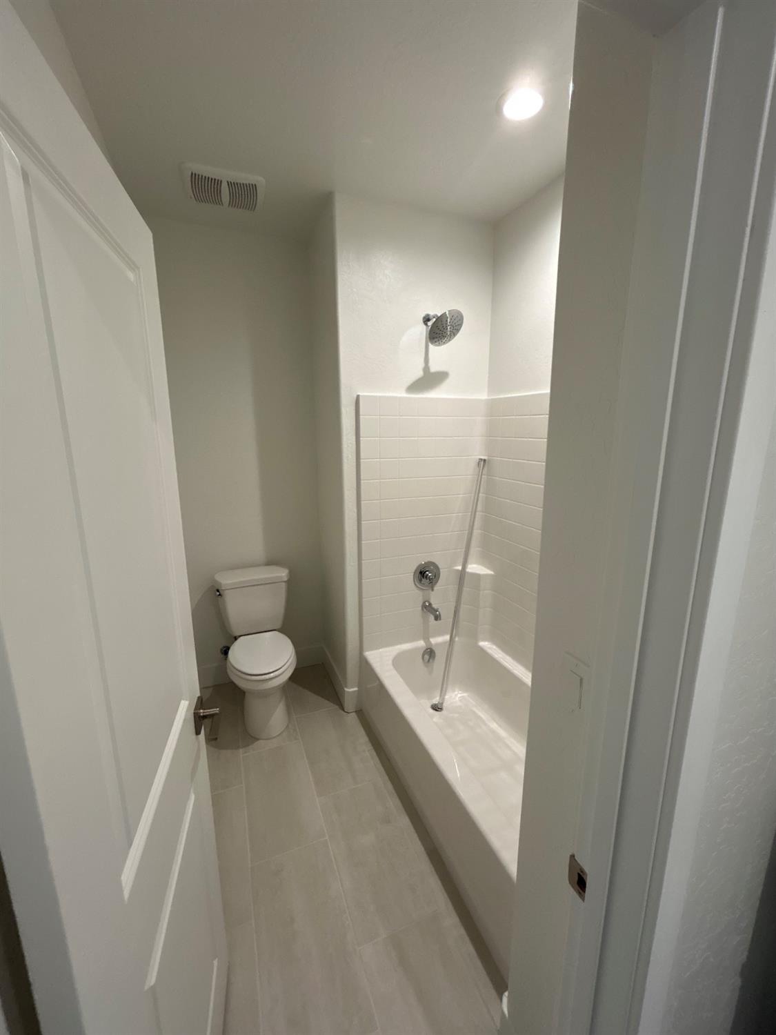 2882 E Corteza Dr, Fresno, CA 93730