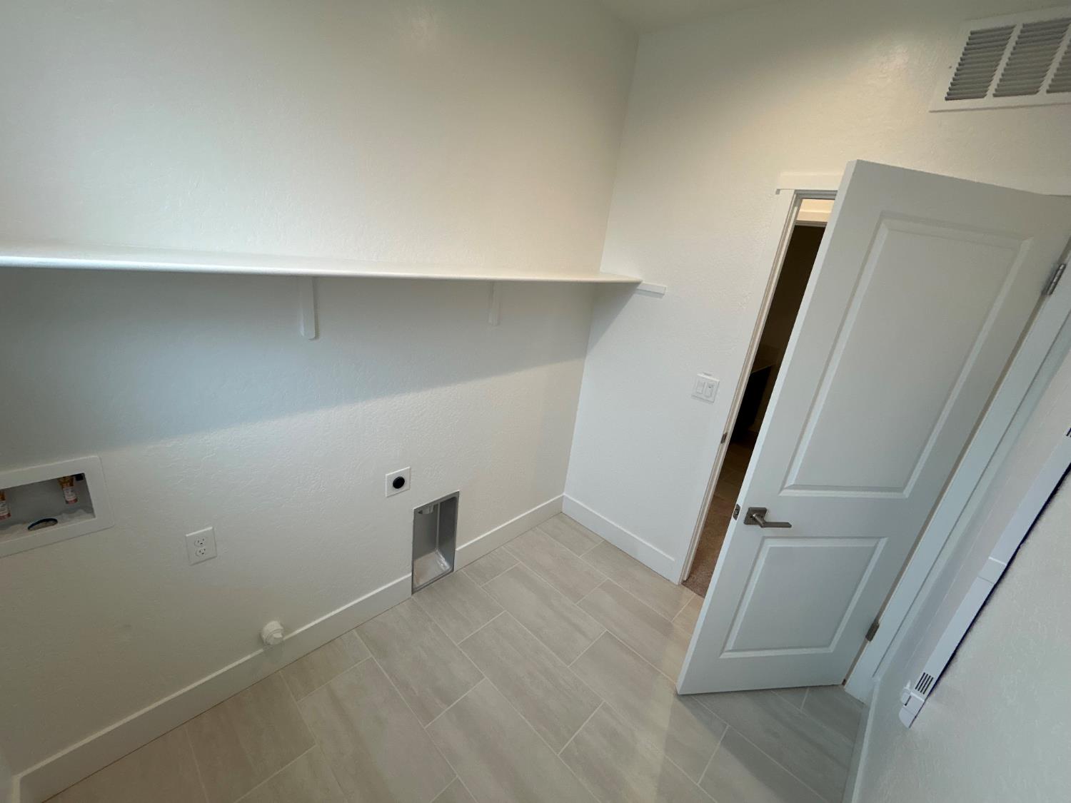 2882 E Corteza Dr, Fresno, CA 93730