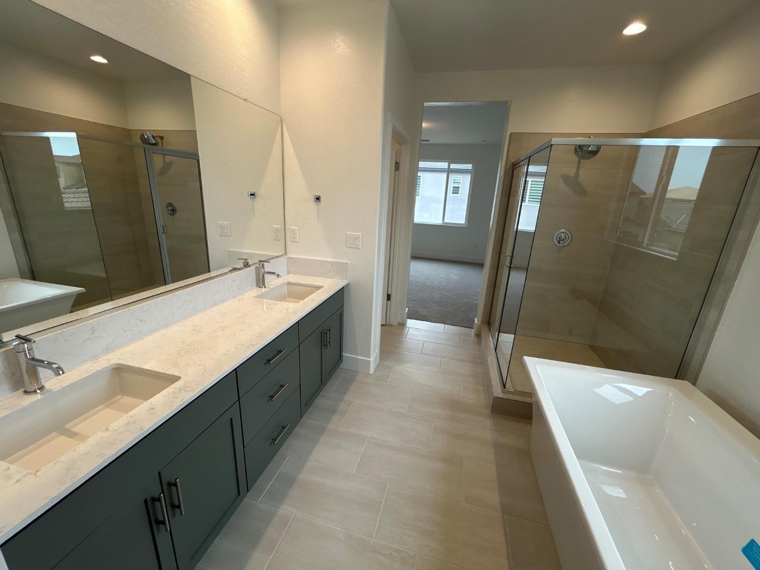 2882 E Corteza Dr, Fresno, CA 93730