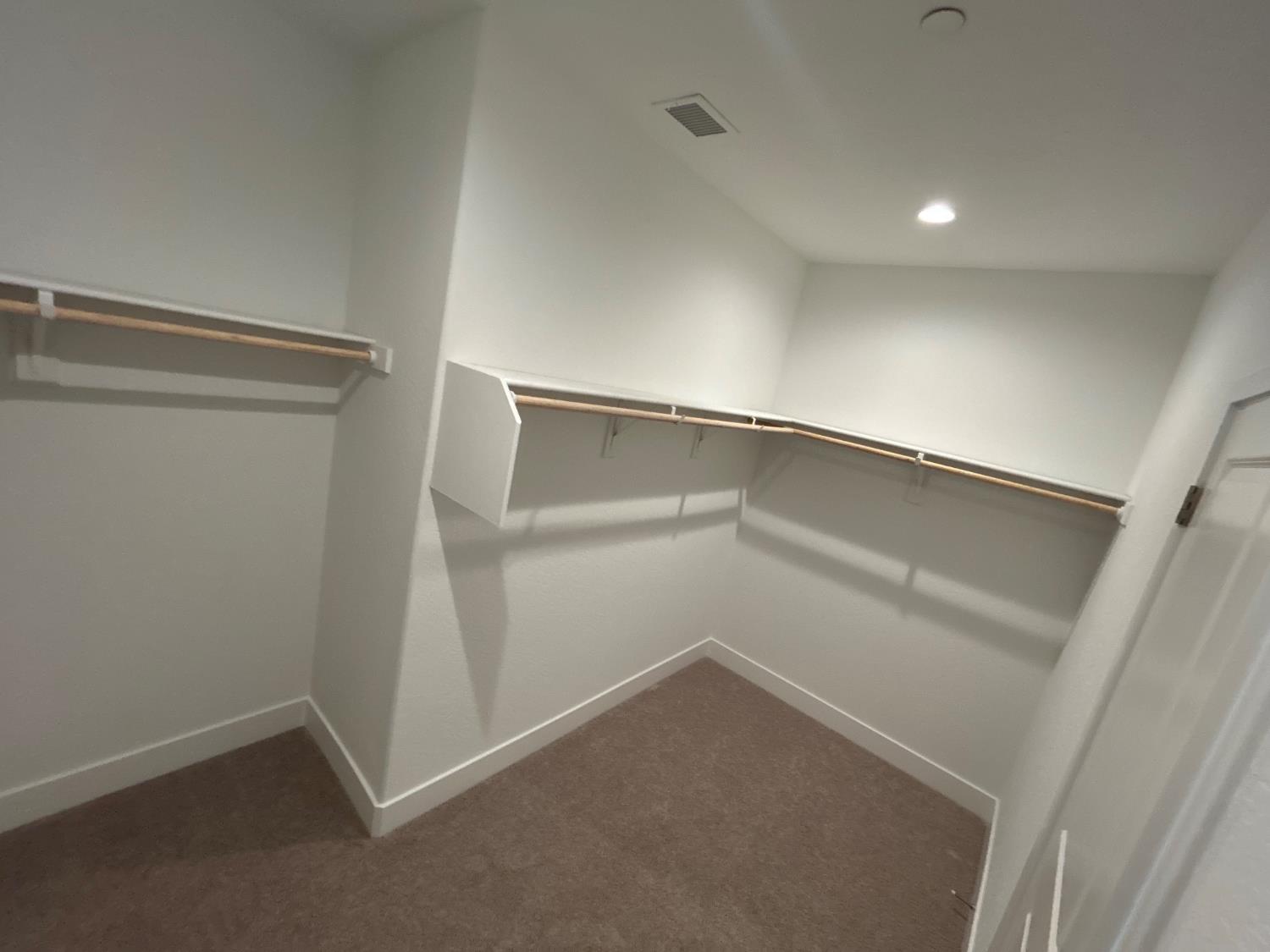 2882 E Corteza Dr, Fresno, CA 93730