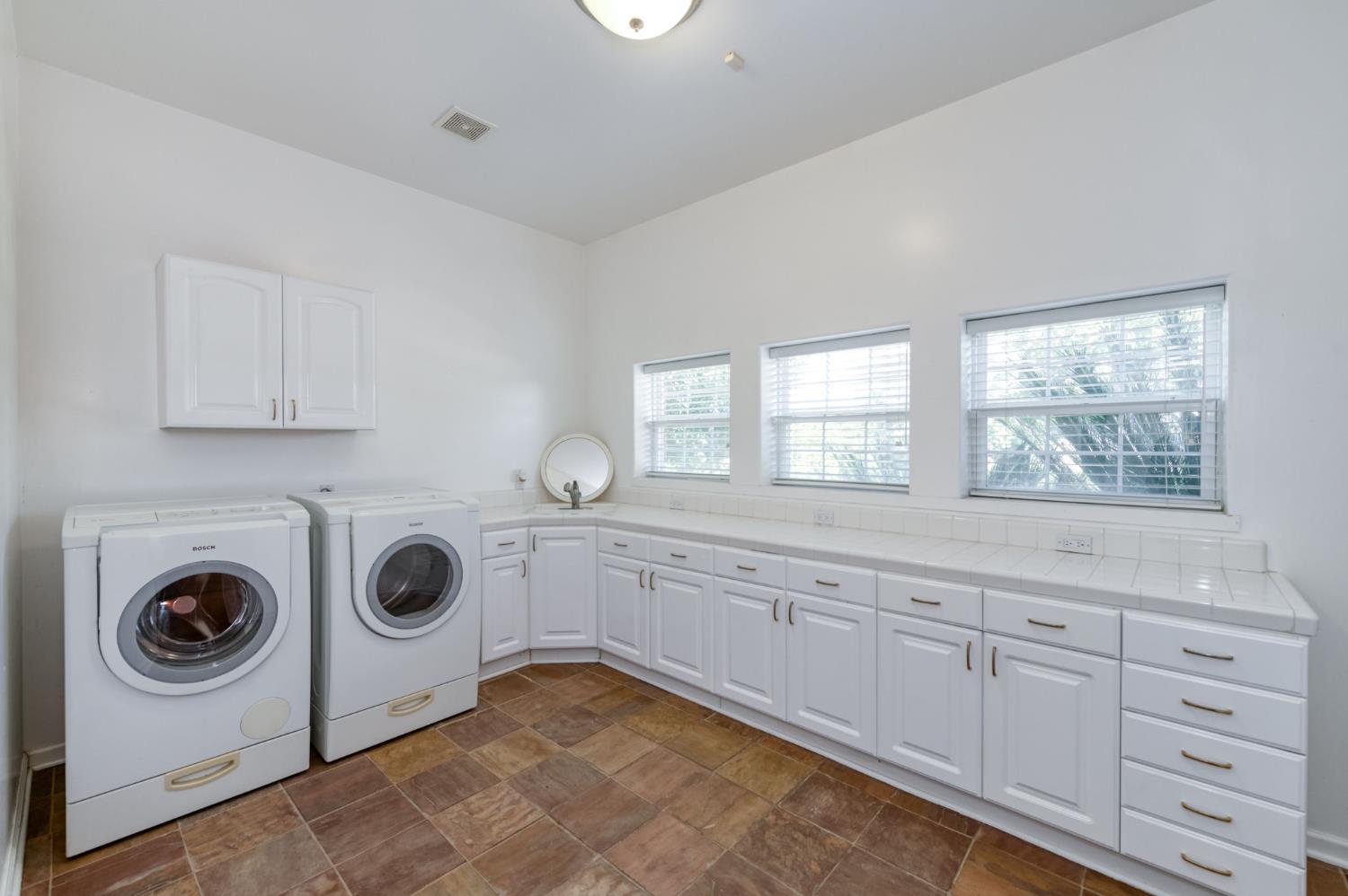 4715 E Copper Ave, Clovis, CA 93619