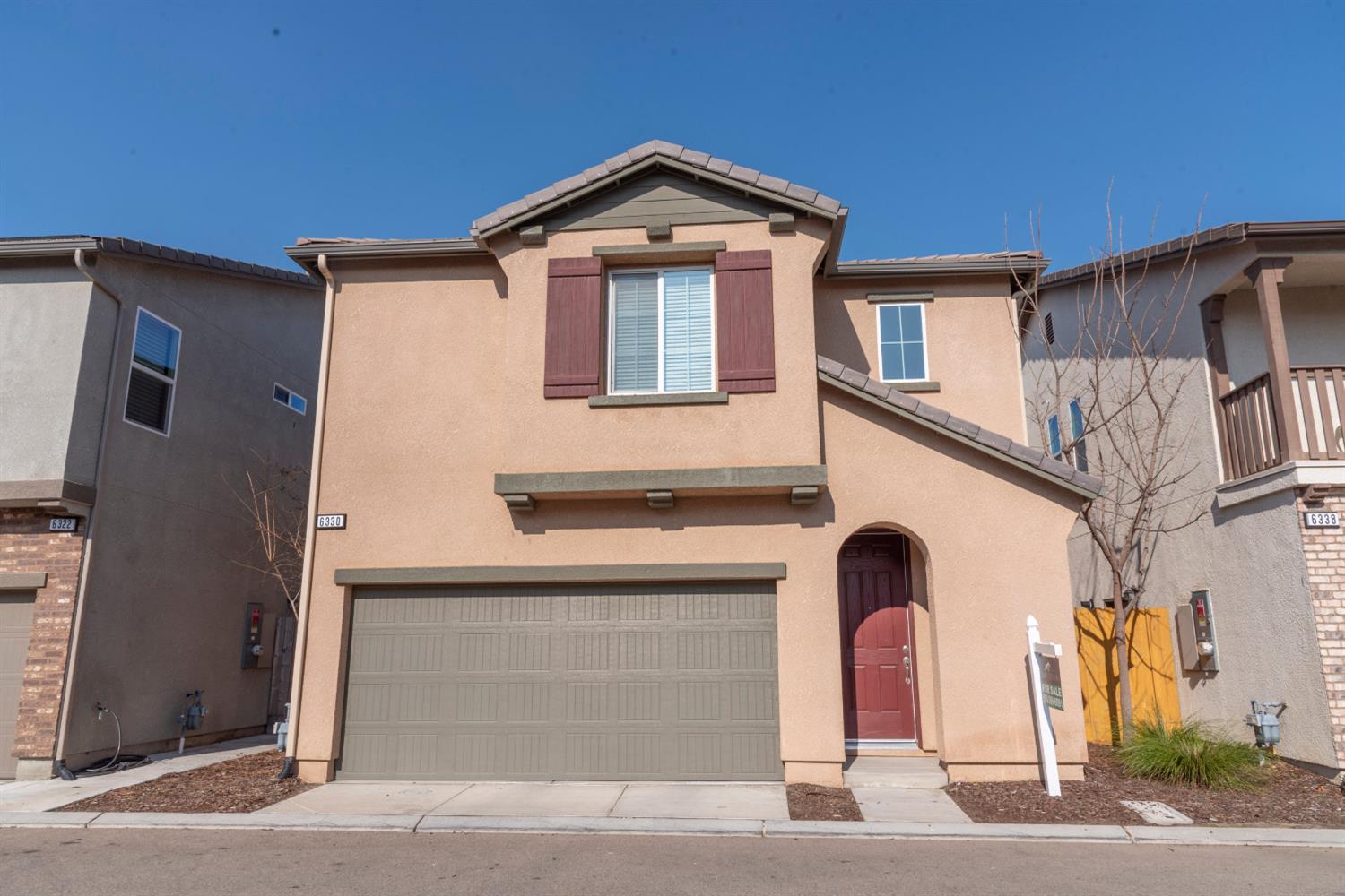 6330 E Creek View Ln, Fresno, CA 93727