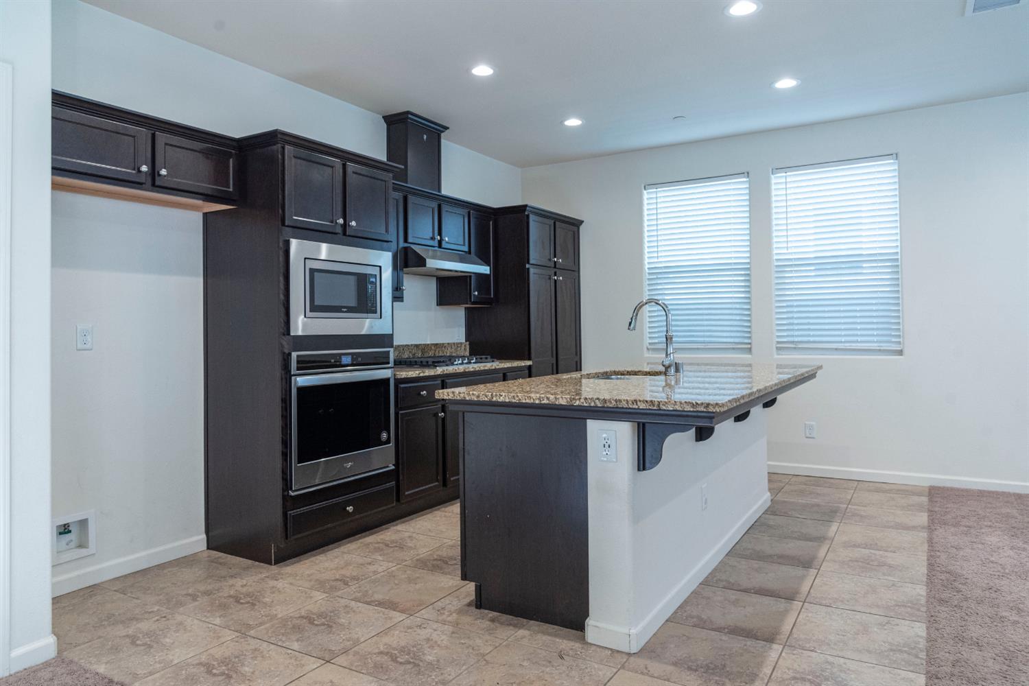 6330 E Creek View Ln, Fresno, CA 93727