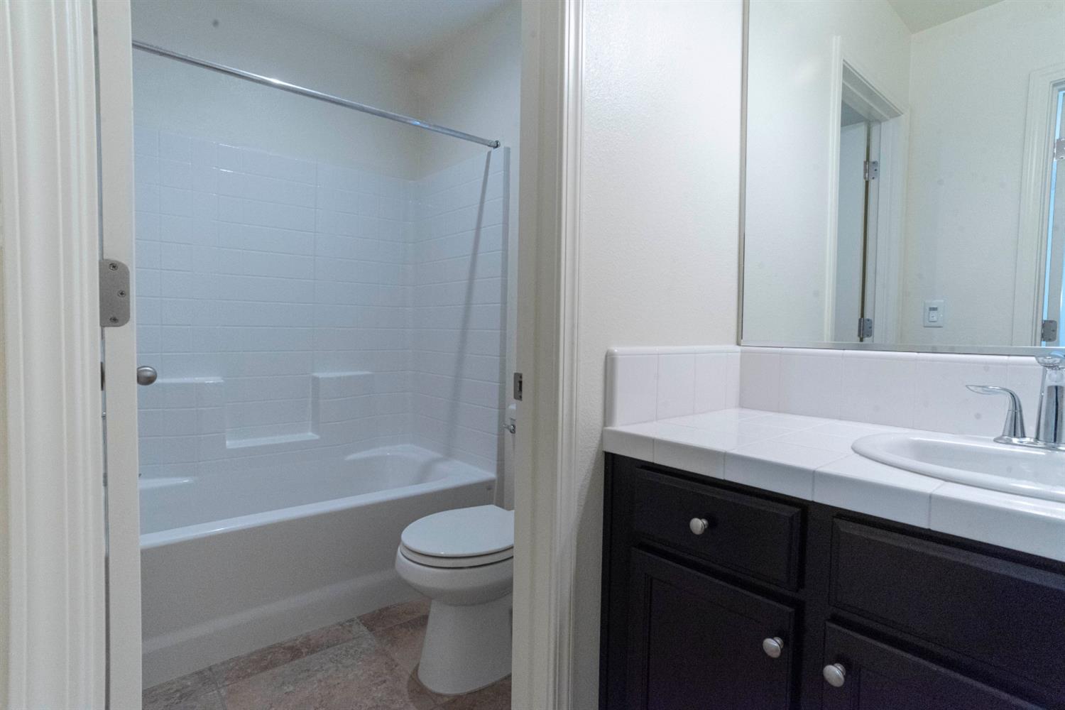 6330 E Creek View Ln, Fresno, CA 93727