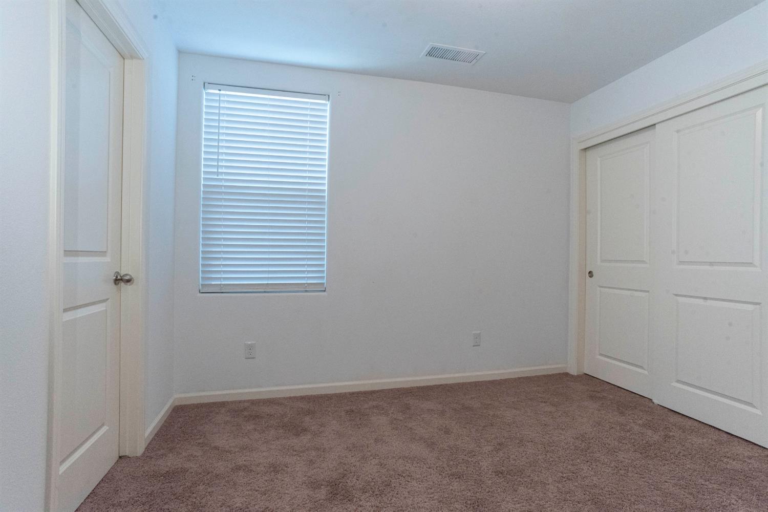 6330 E Creek View Ln, Fresno, CA 93727