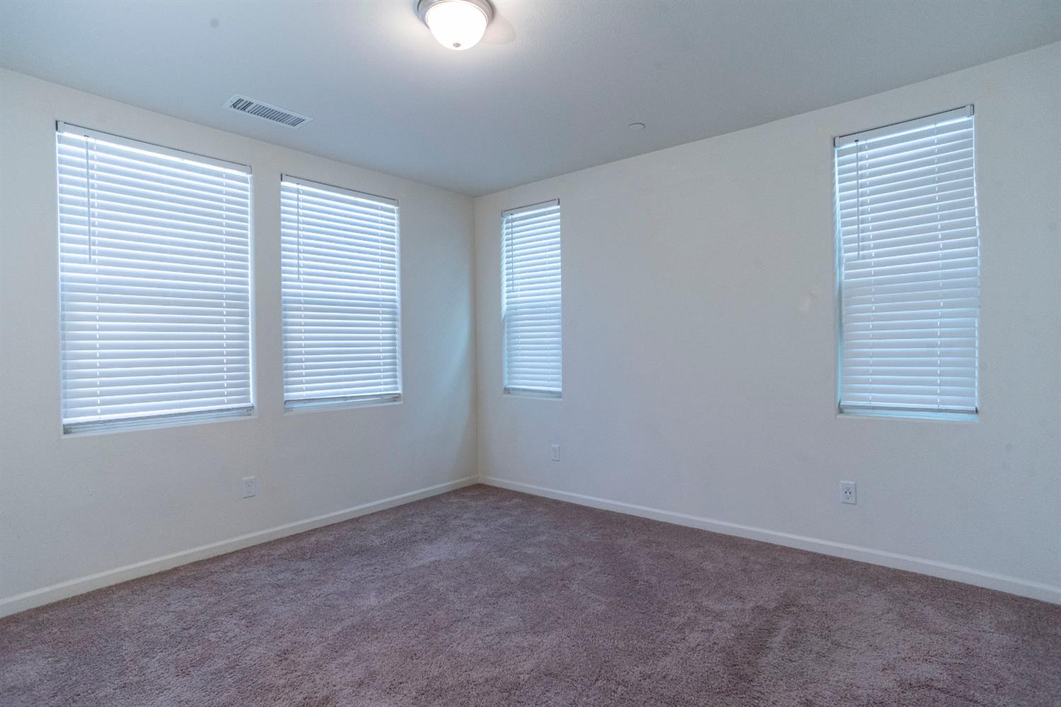 6330 E Creek View Ln, Fresno, CA 93727