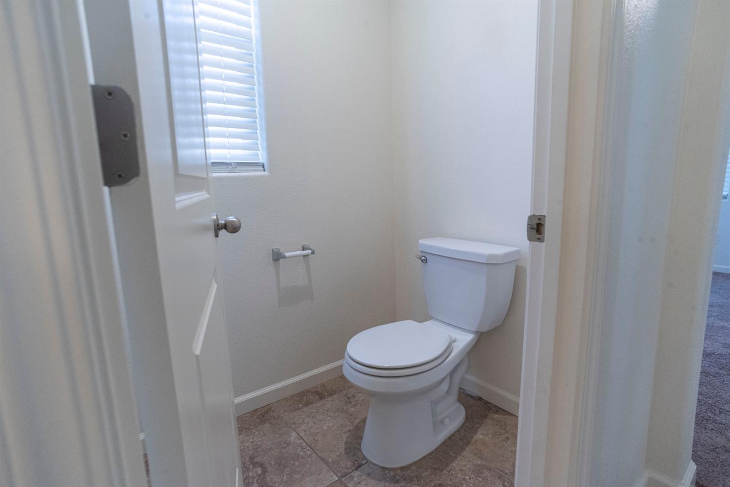 6330 E Creek View Ln, Fresno, CA 93727