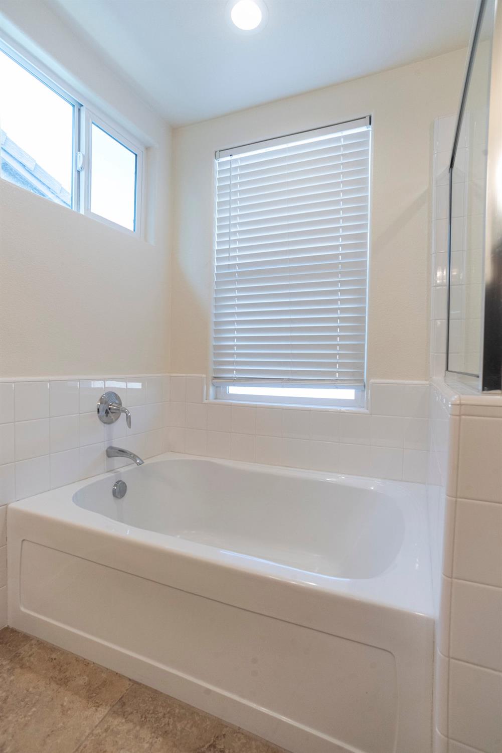 6330 E Creek View Ln, Fresno, CA 93727