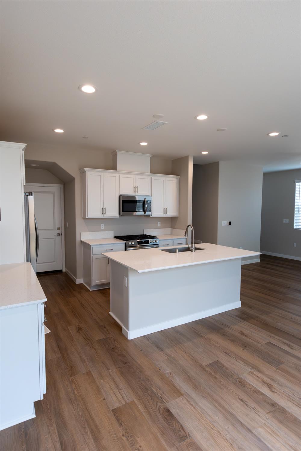 793 Laina Ave, Madera, CA 93636