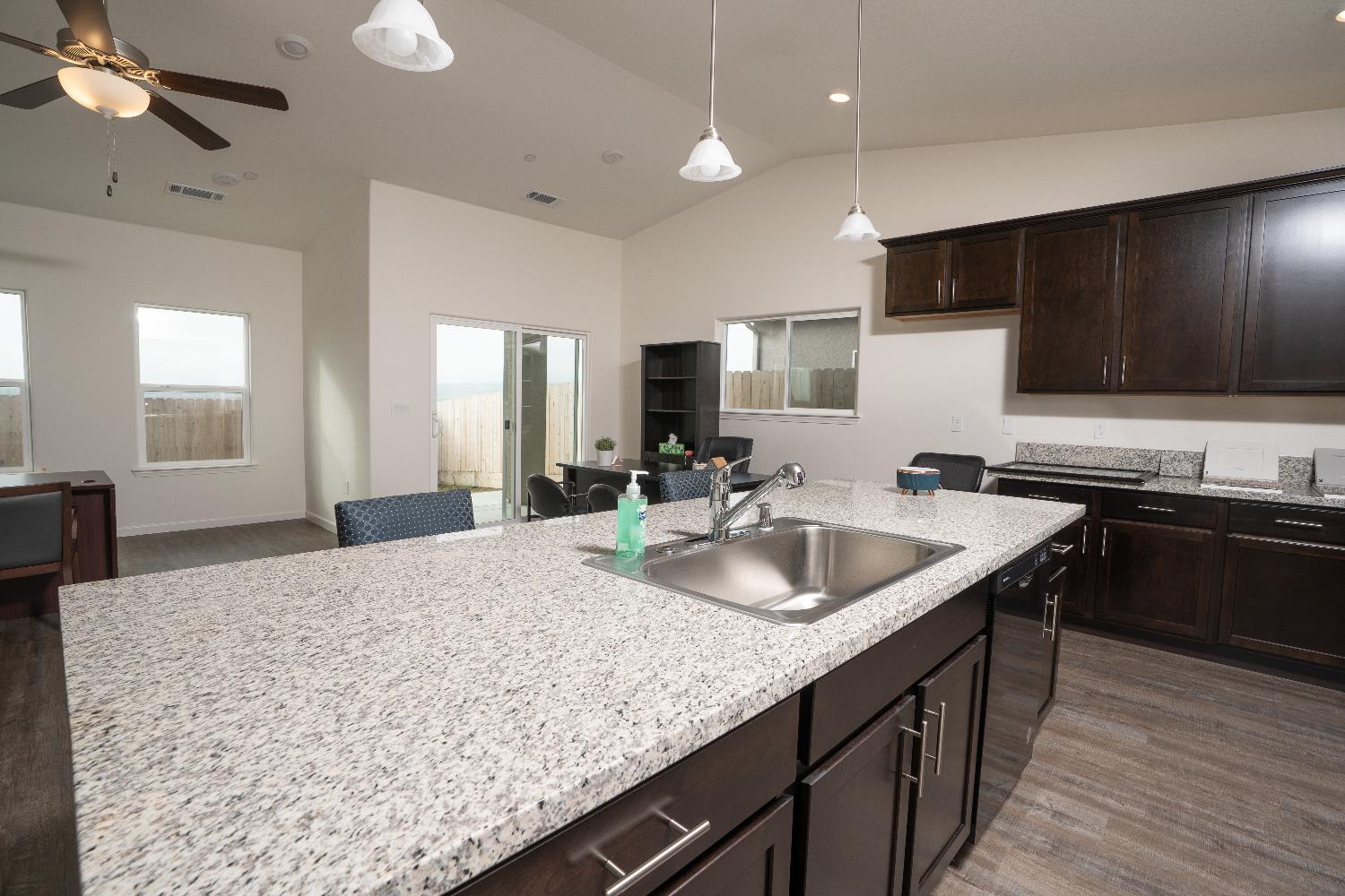 1132 E Orange St, Avenal, CA 93204