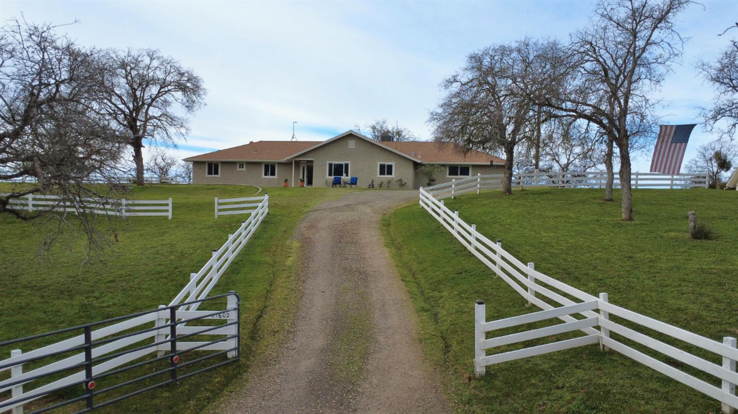 31602 Tumbleweed Ln, Yokuts Valley, CA 93675