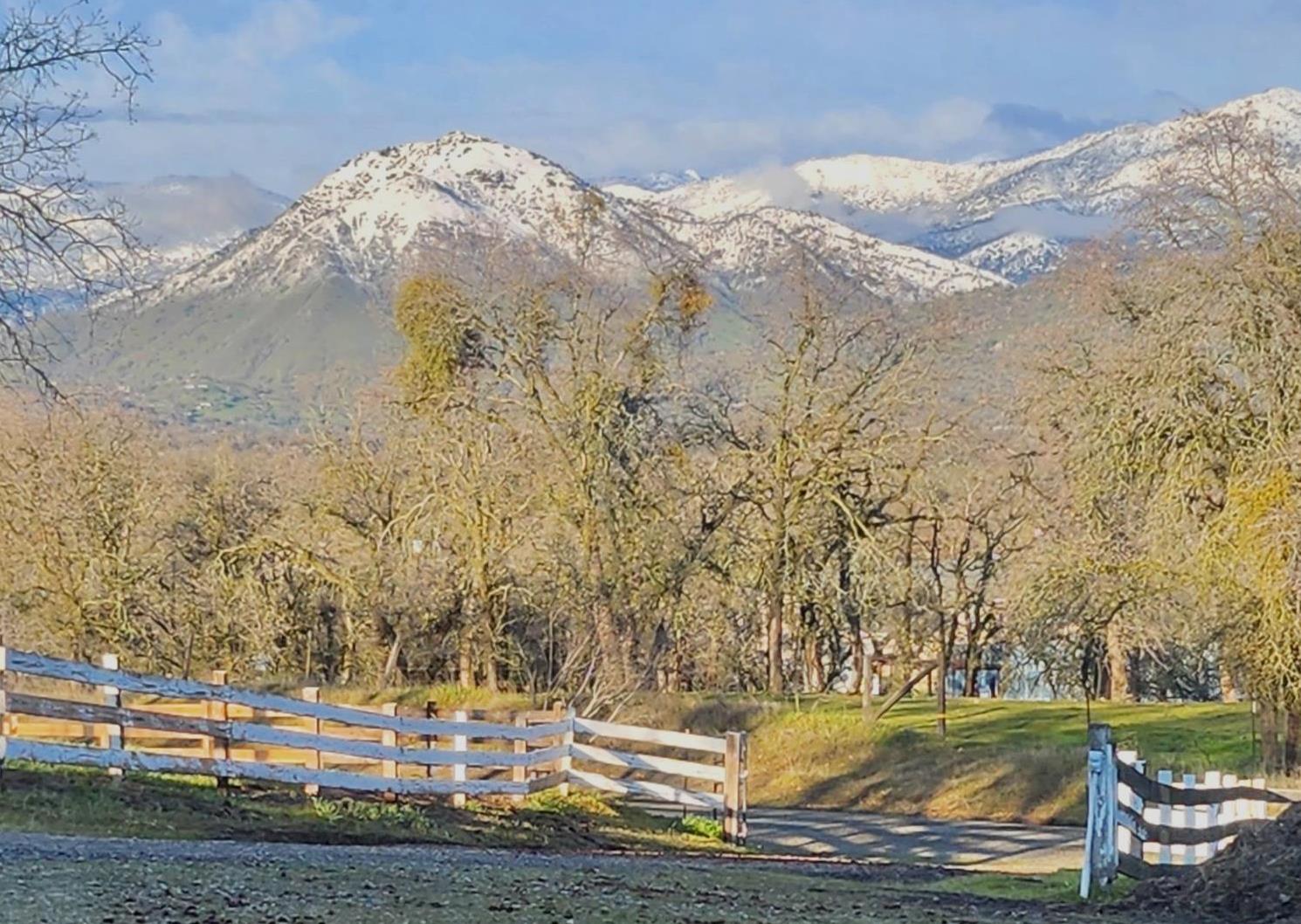 31602 Tumbleweed Ln, Yokuts Valley, CA 93675