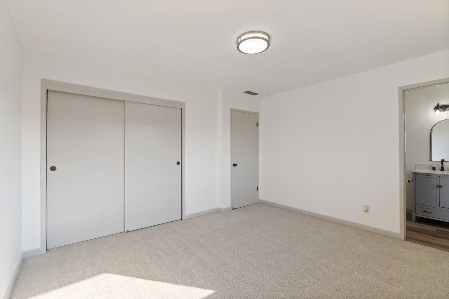 24 Sunnyside Ave, Clovis, CA 93611