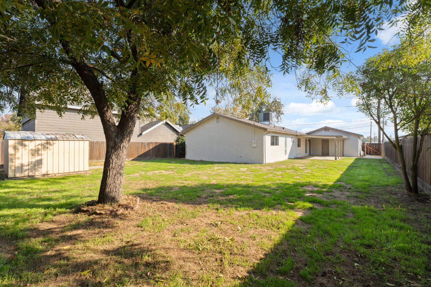 24 Sunnyside Ave, Clovis, CA 93611