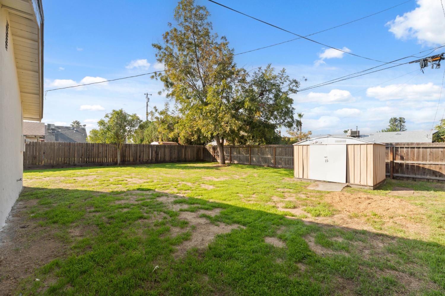 24 Sunnyside Ave, Clovis, CA 93611