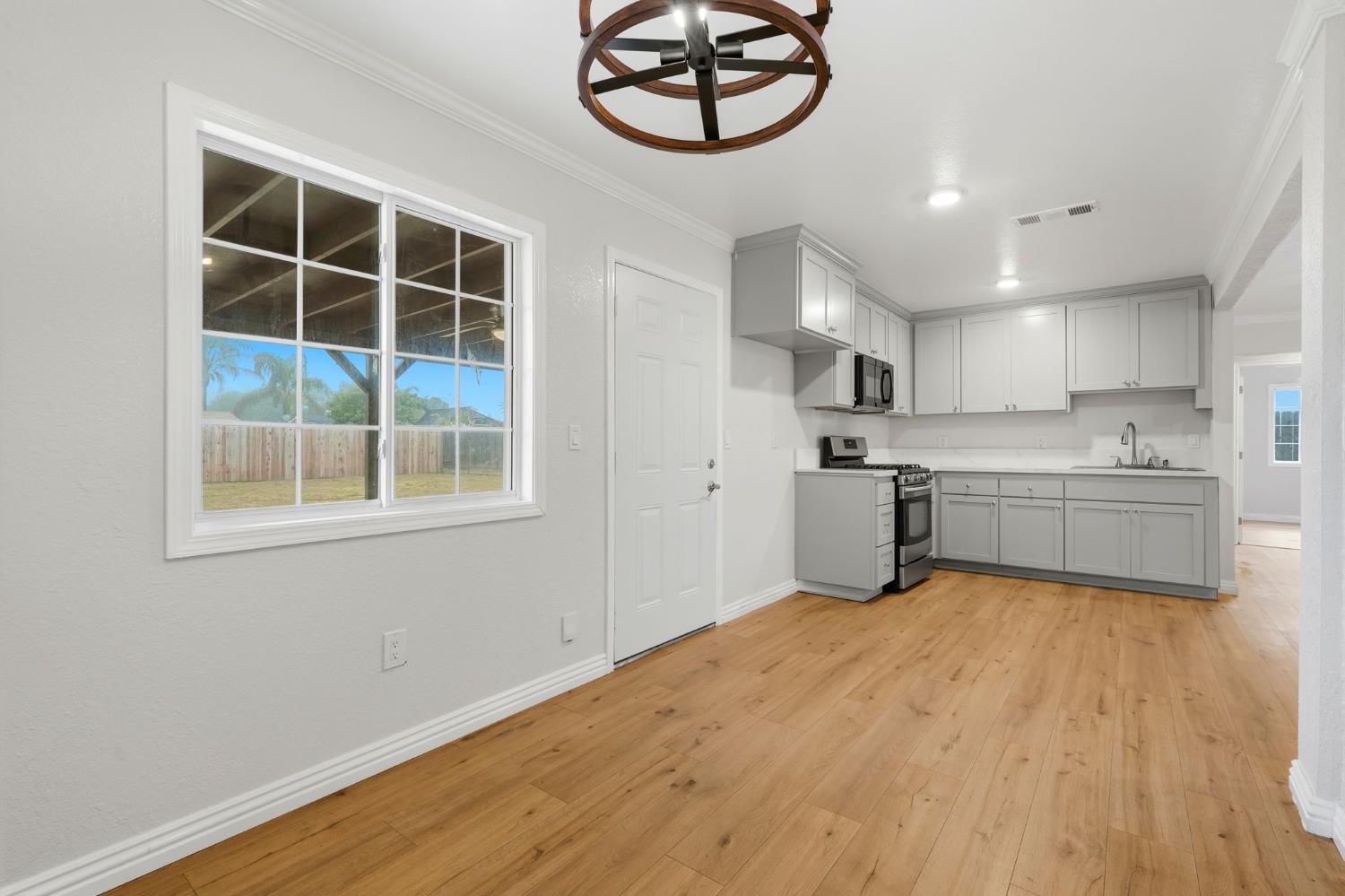 8651 E Khan St, Selma, CA 93662