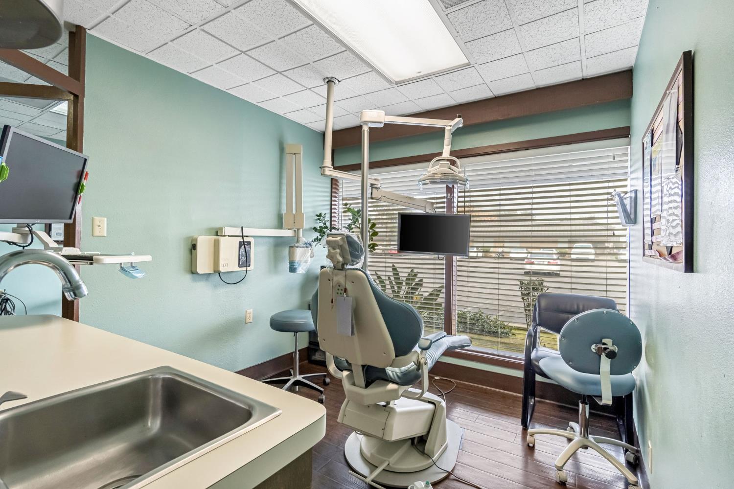 3636 N 1St St, Fresno, CA 93726