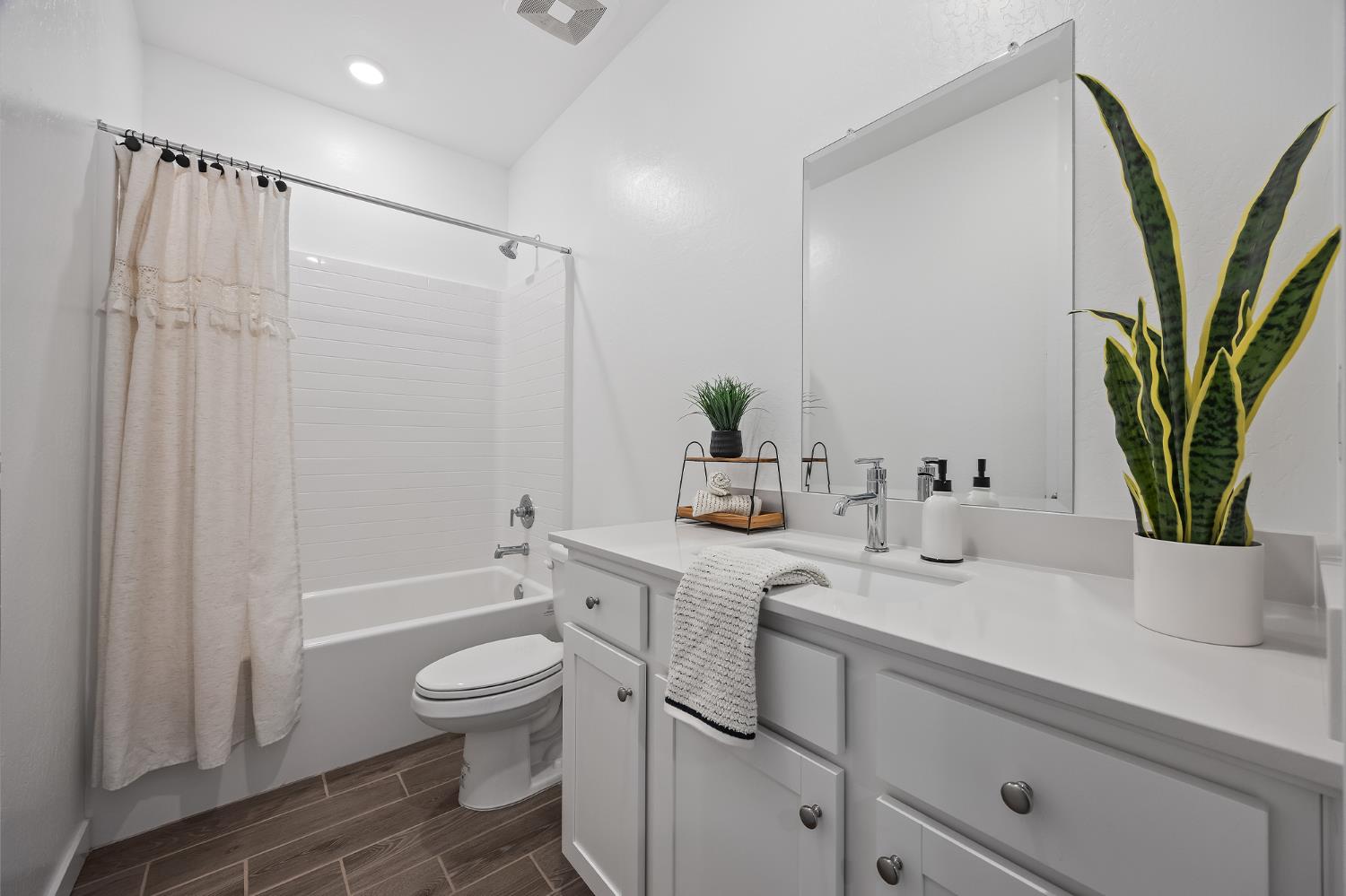 2601 Auburn St, Lemoore, CA 93245