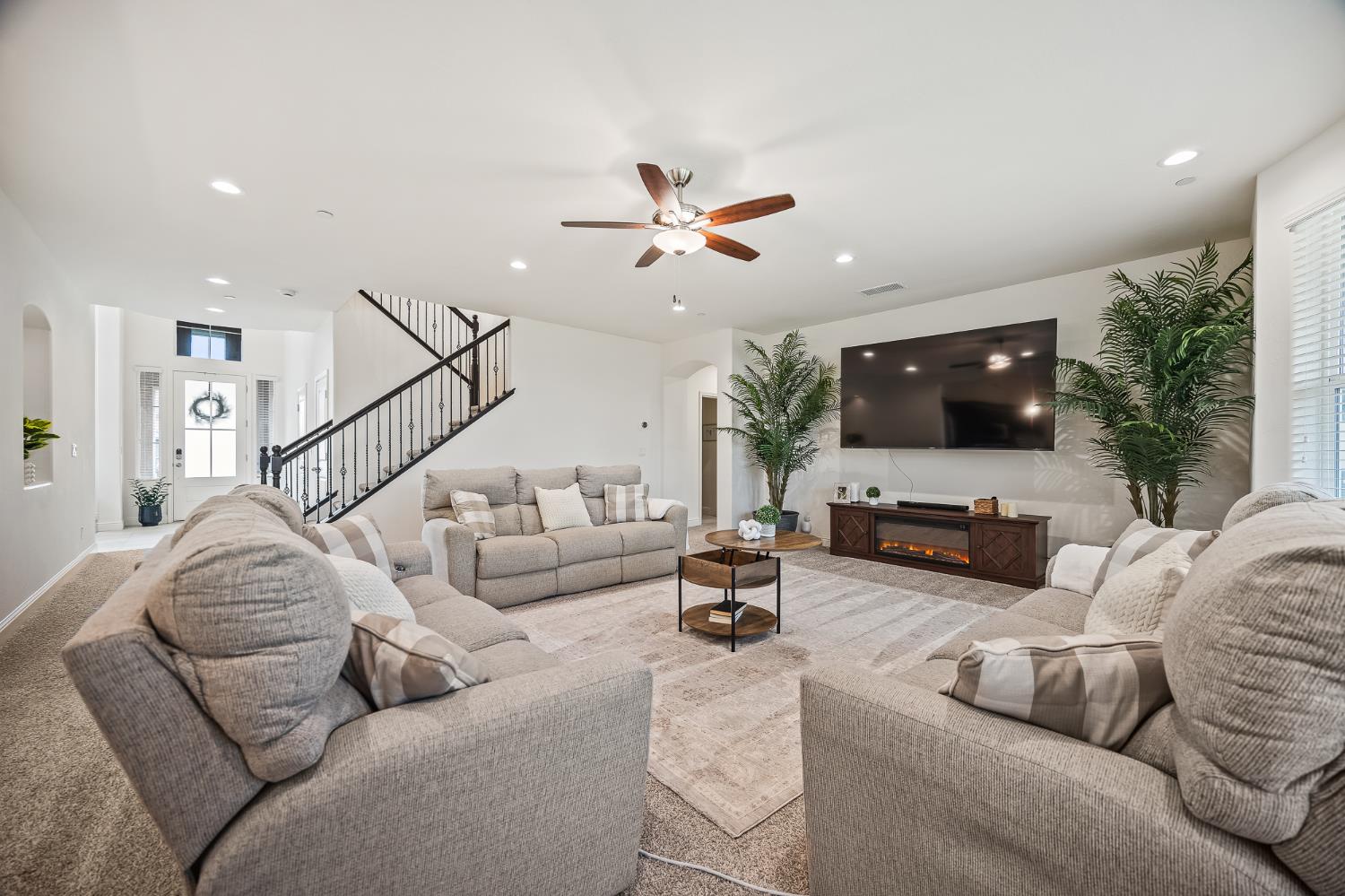 4187 Poe Ave, Clovis, CA 93619