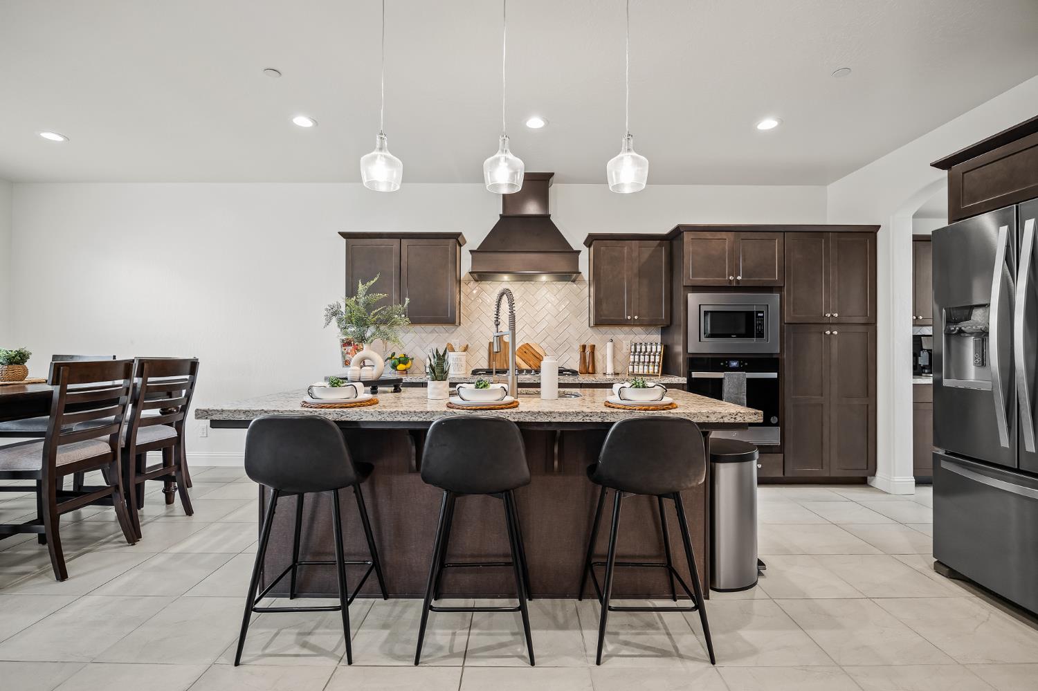 4187 Poe Ave, Clovis, CA 93619