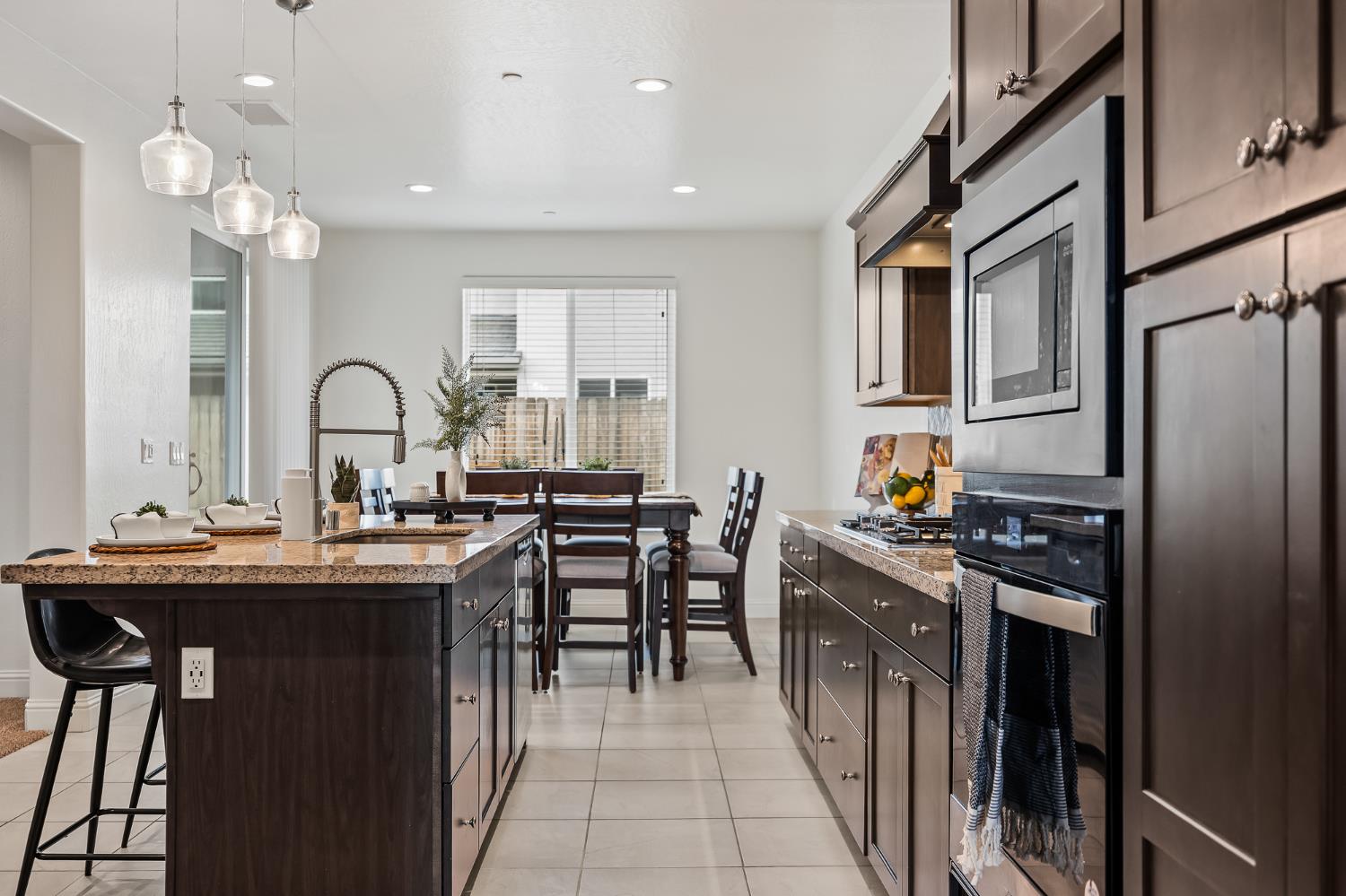 4187 Poe Ave, Clovis, CA 93619