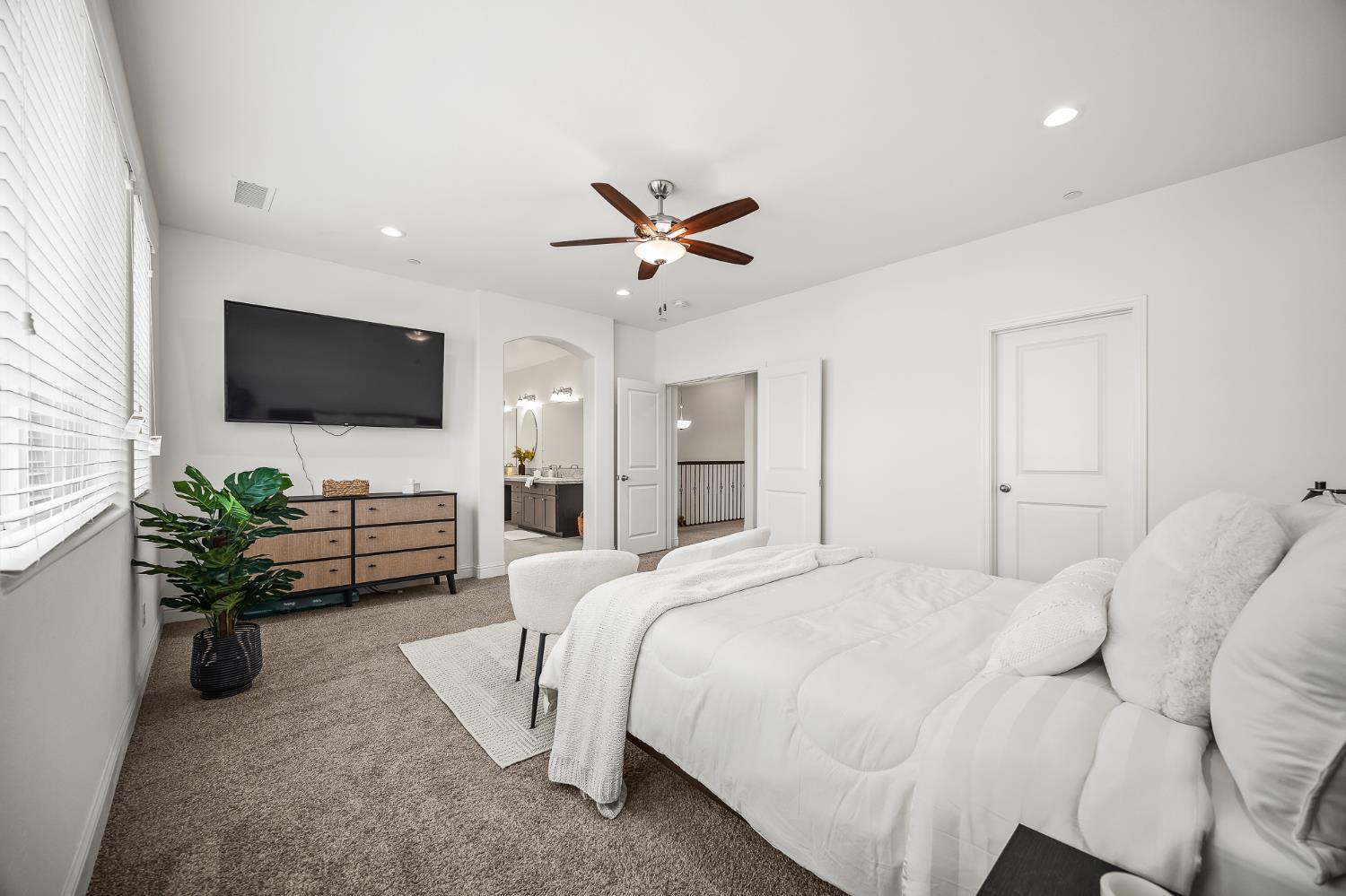 4187 Poe Ave, Clovis, CA 93619