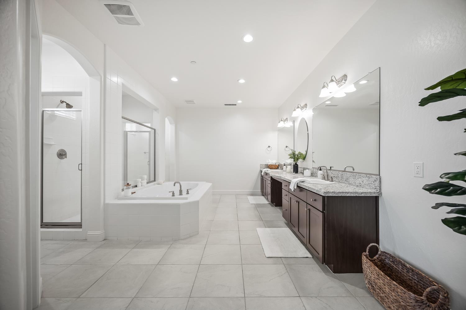 4187 Poe Ave, Clovis, CA 93619