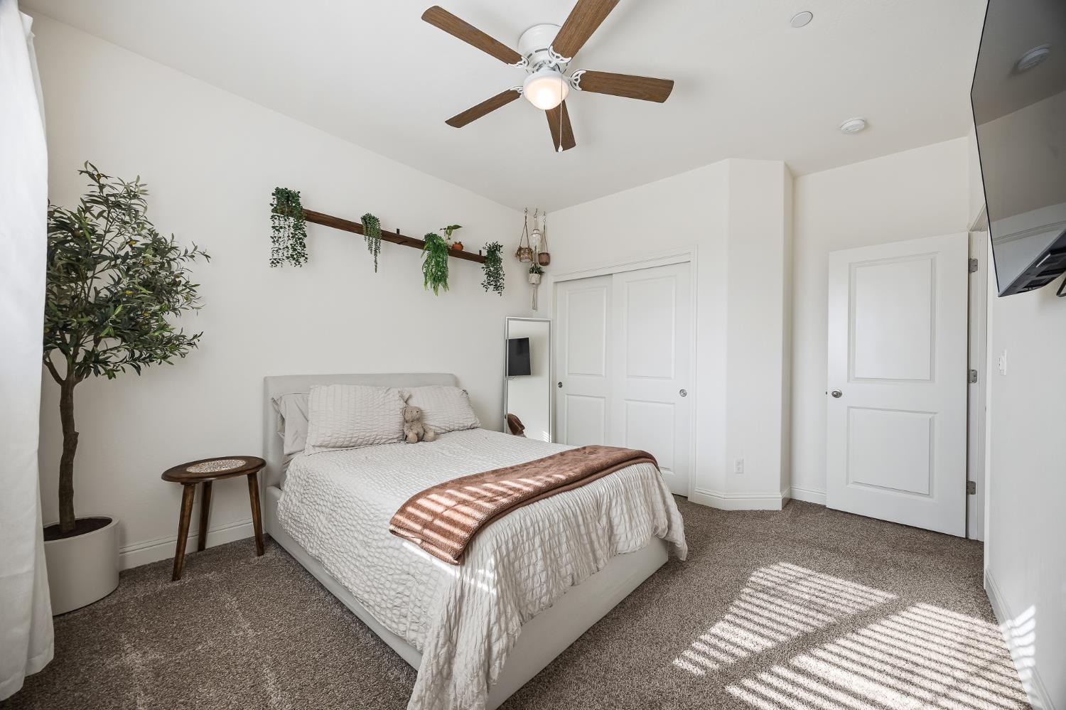 4187 Poe Ave, Clovis, CA 93619