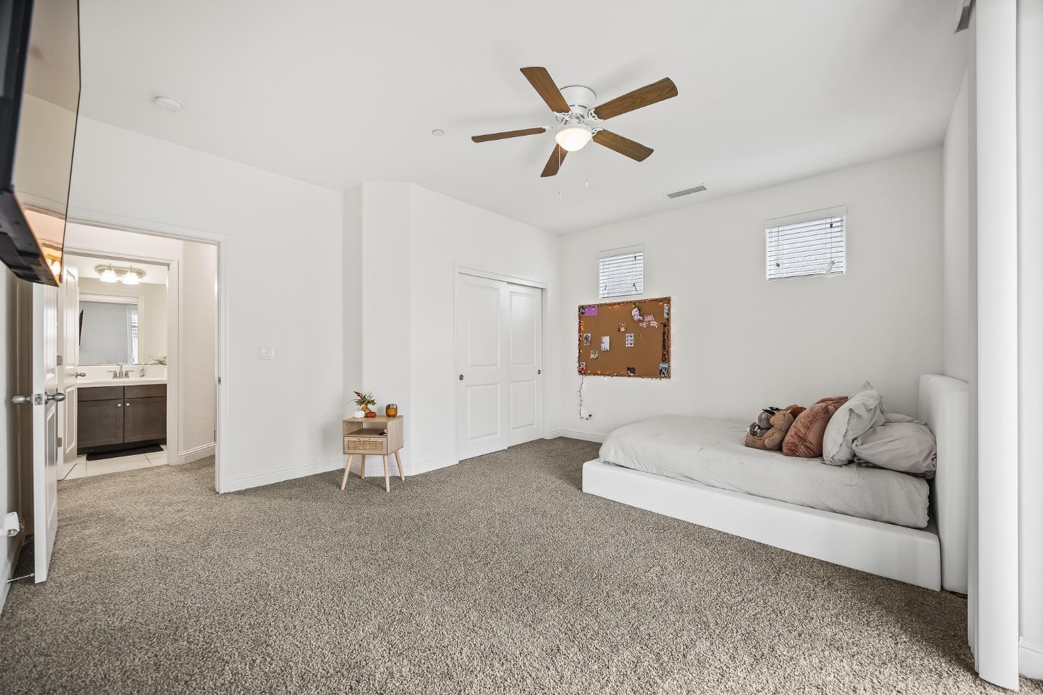 4187 Poe Ave, Clovis, CA 93619