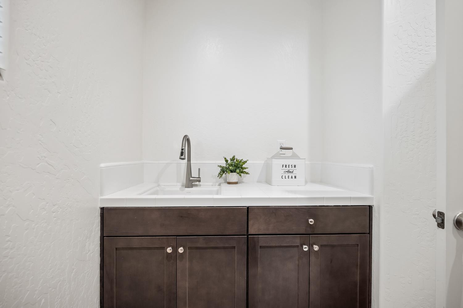 4187 Poe Ave, Clovis, CA 93619