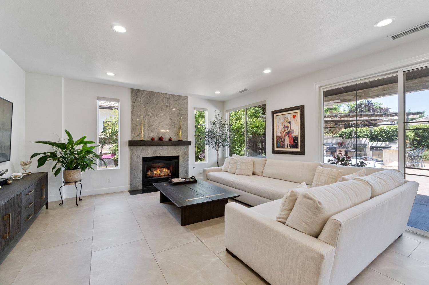 9544 N Larkspur Ave, Fresno, CA 93720