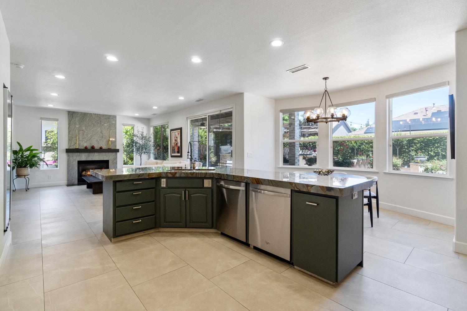 9544 N Larkspur Ave, Fresno, CA 93720