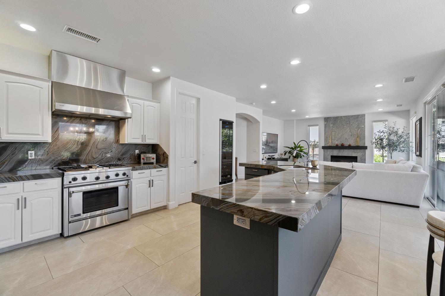 9544 N Larkspur Ave, Fresno, CA 93720