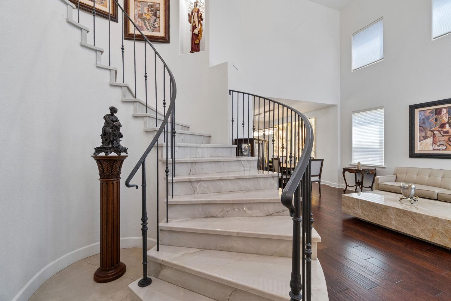 9544 N Larkspur Ave, Fresno, CA 93720