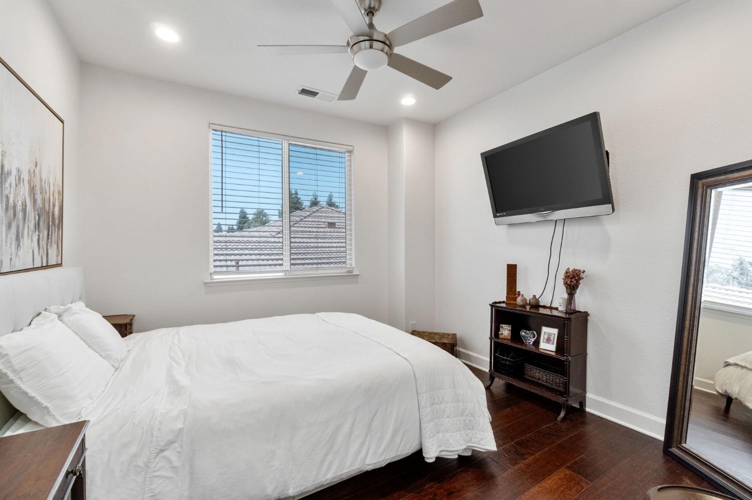 9544 N Larkspur Ave, Fresno, CA 93720