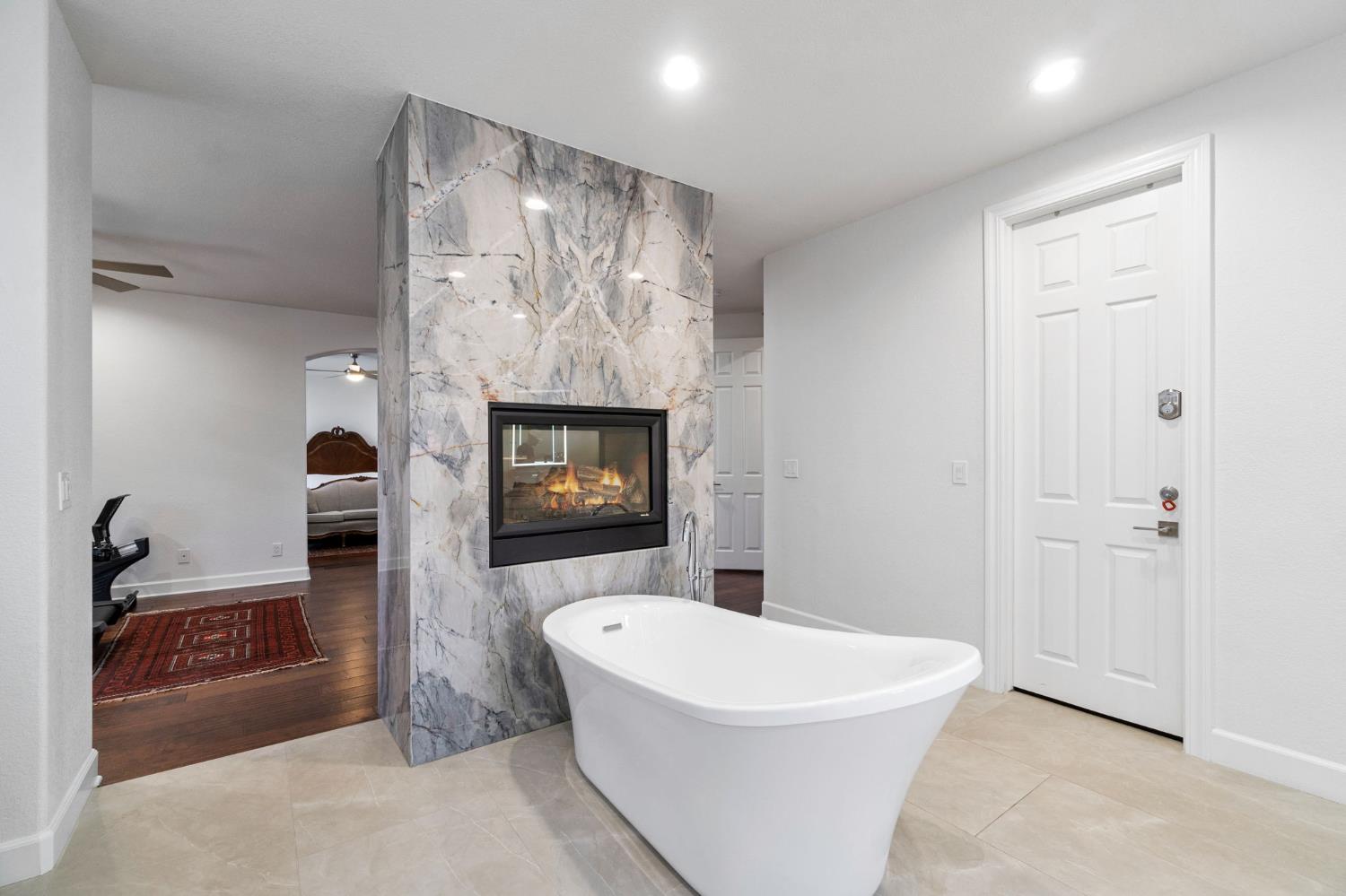 9544 N Larkspur Ave, Fresno, CA 93720