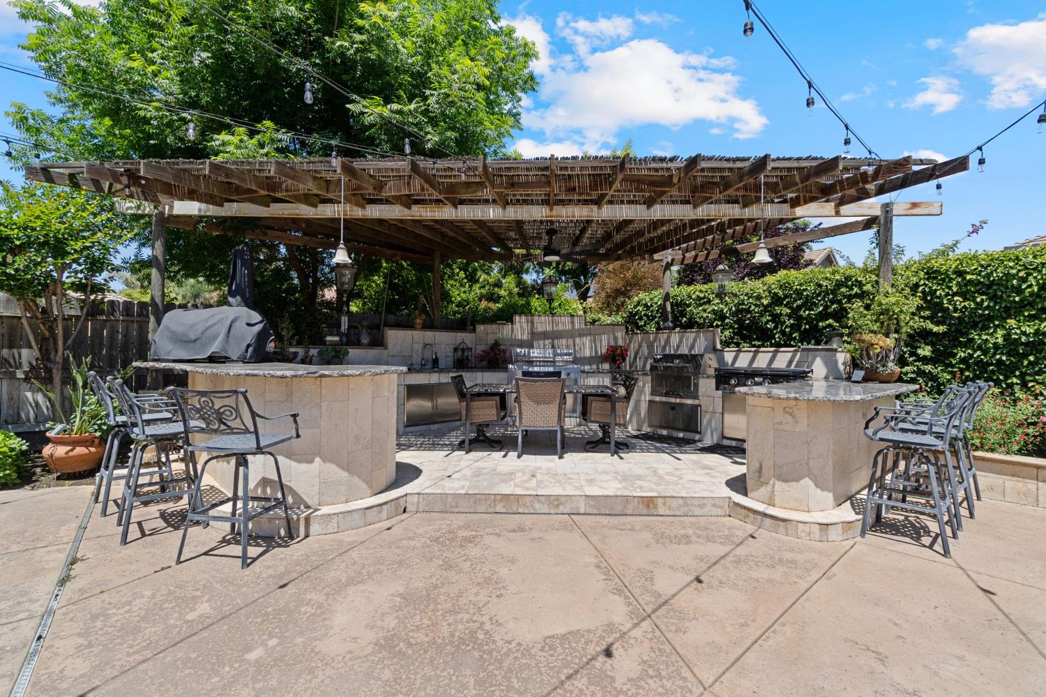 9544 N Larkspur Ave, Fresno, CA 93720