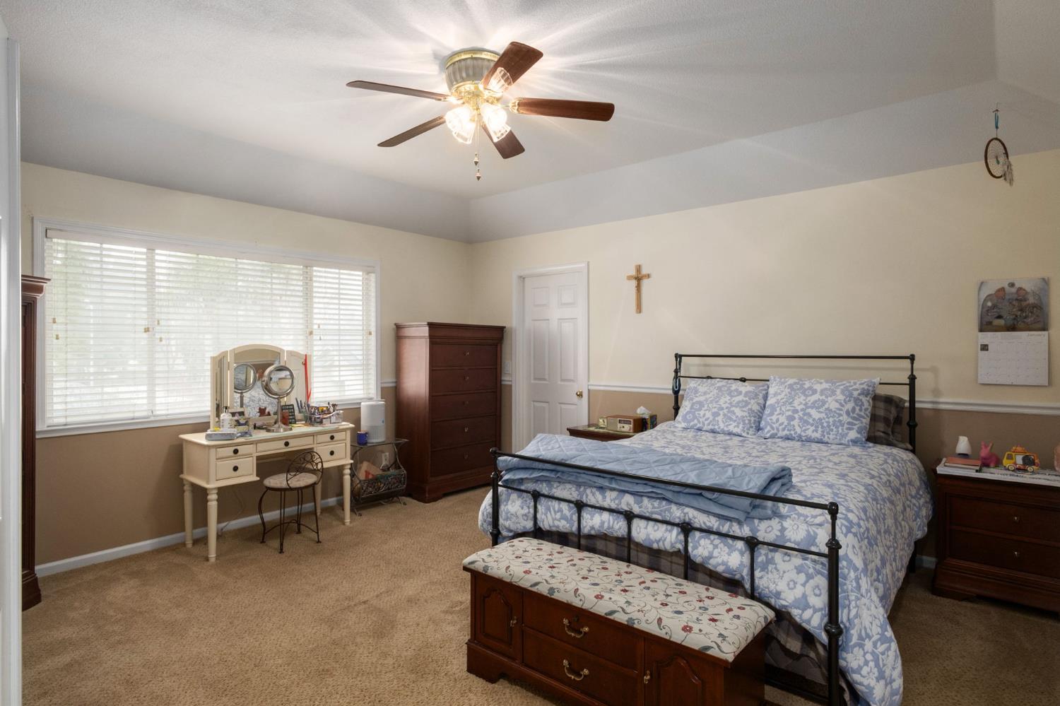 3060 Evergreen Ave, Clovis, CA 93611