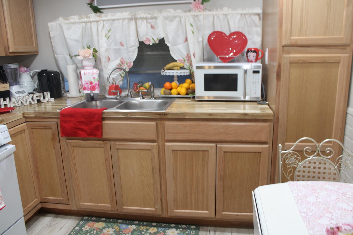 852 E Grangeville Blvd #83, Hanford, CA 93230