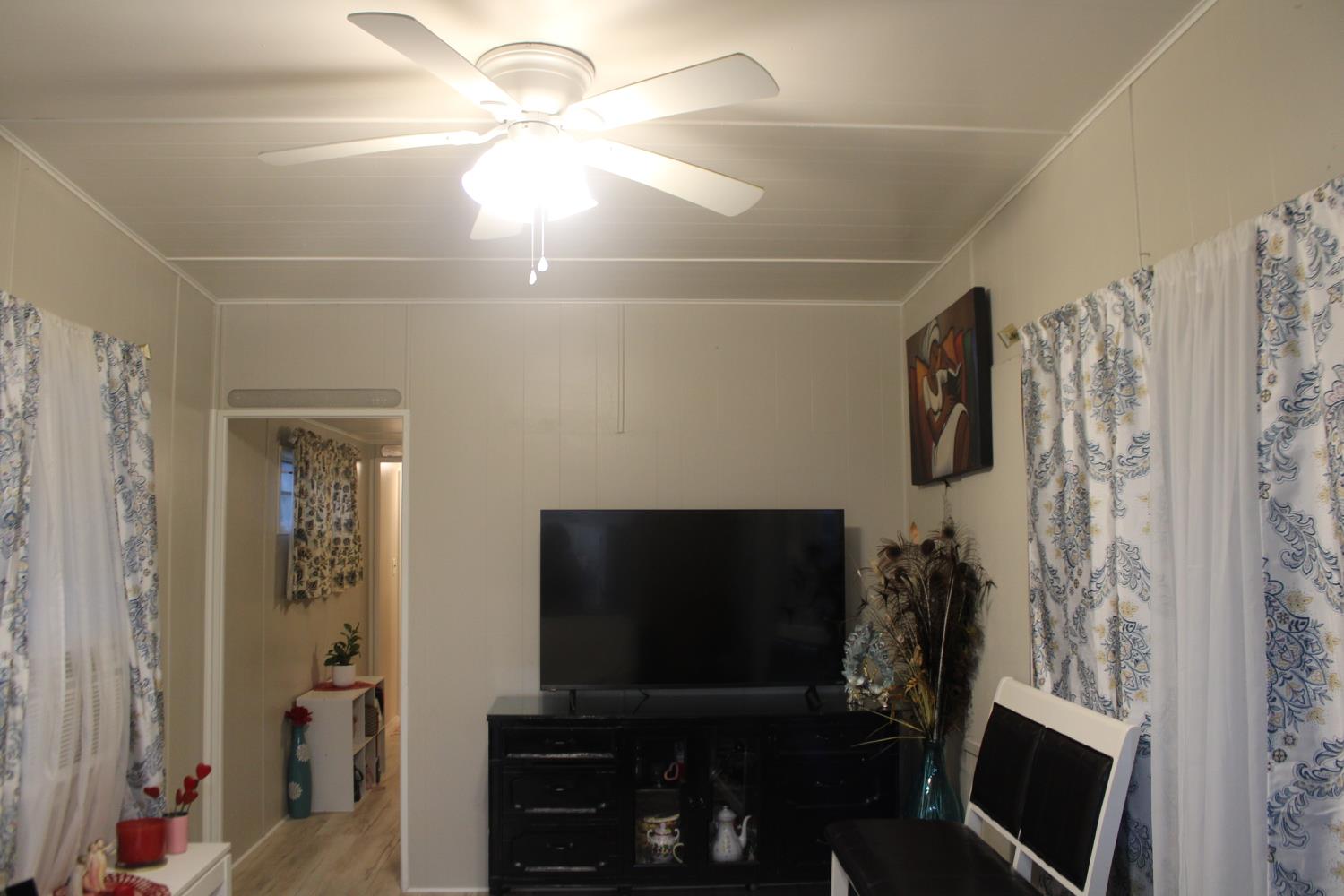 852 E Grangeville Blvd #83, Hanford, CA 93230