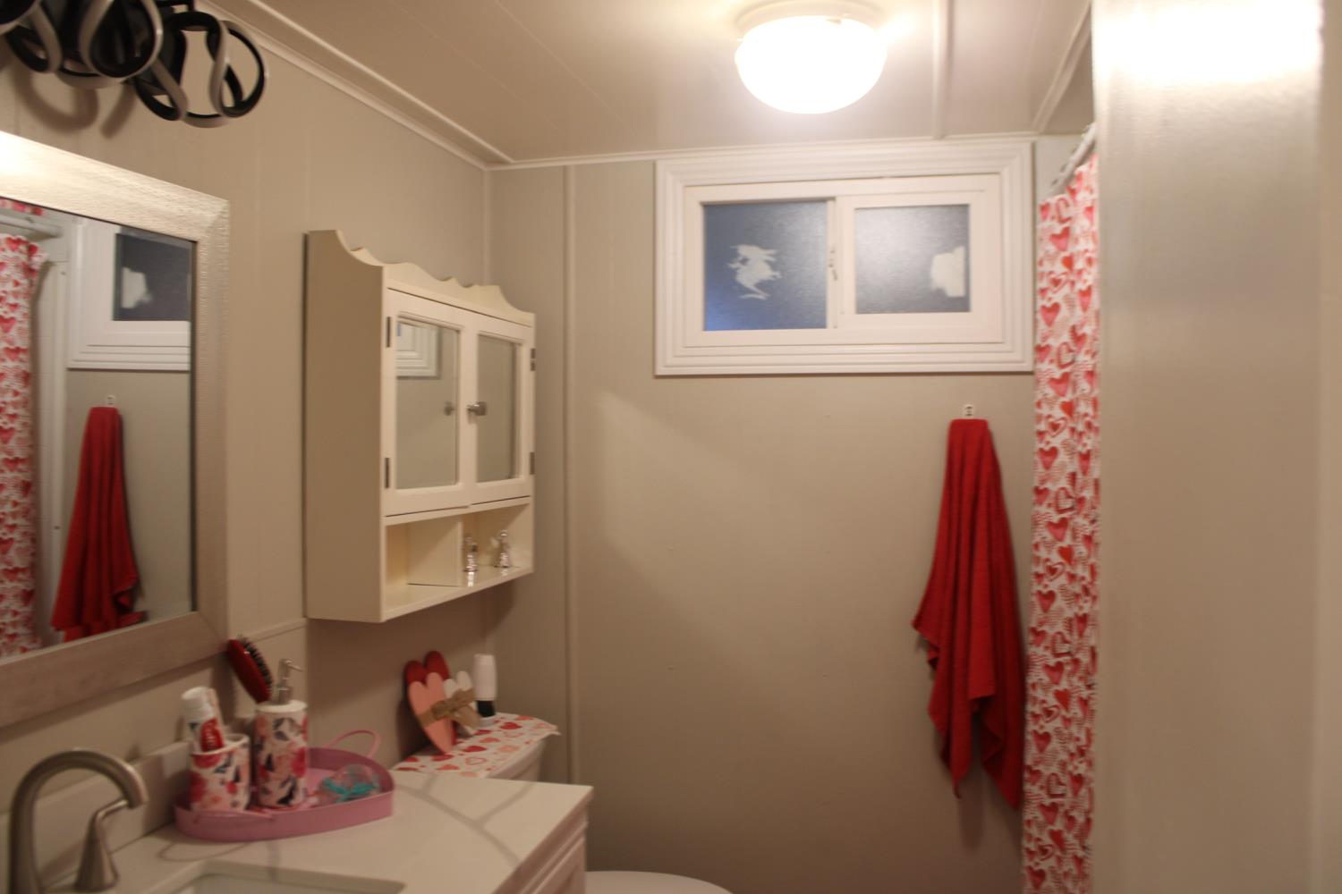 852 E Grangeville Blvd #83, Hanford, CA 93230