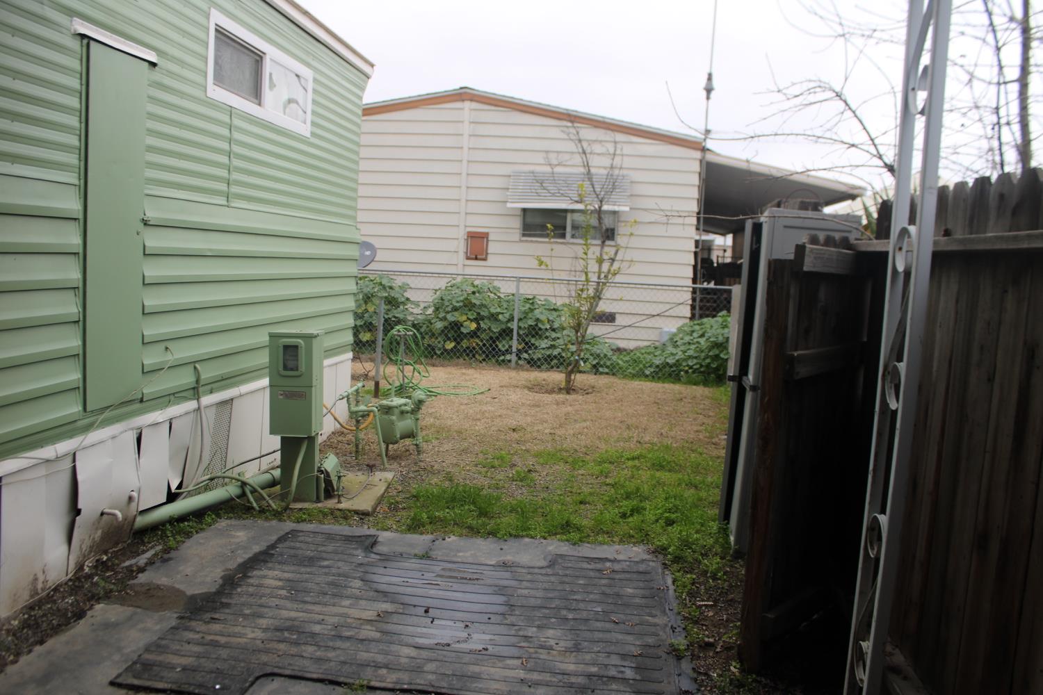 852 E Grangeville Blvd #83, Hanford, CA 93230